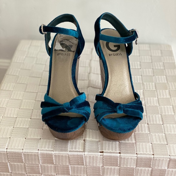 NEW Turquoise Velvet Faux Wood 5โ by Guess Sz 5.5 - Picture 7 of 8